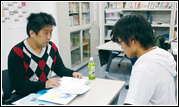 小学校でしようする副読本の制作や、官公庁で配布する資料を本校学生が作成しています。 